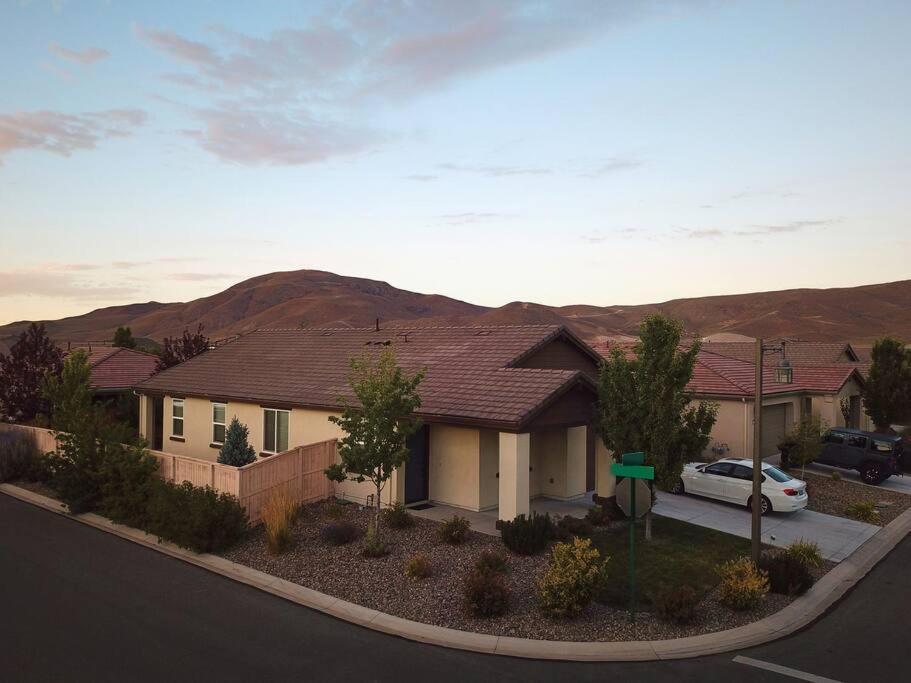 New Upscale House, Tahoe 30-Min W/ Cal King Reno Exterior photo